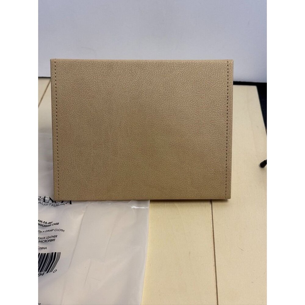 Sancia 3 Compartment Sunglass Case - Sand color - New in Box - Picture 3 of 16